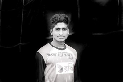 বাঁহাতি পেসার মেহেদী হাসান রানা