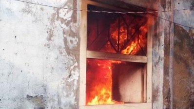 জাপা নেতা ফেরদৌস হাসান সুমনের বাড়িতে অগ্নিসংযোগ