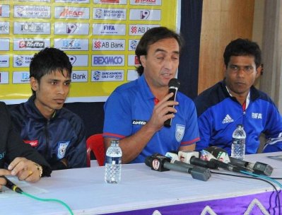 যশোর শামস উল হুদা স্টেডিয়ামে মরেনো।