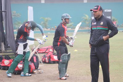 ব্যাটিং অনুশীলনে নামার আগে পিনাক