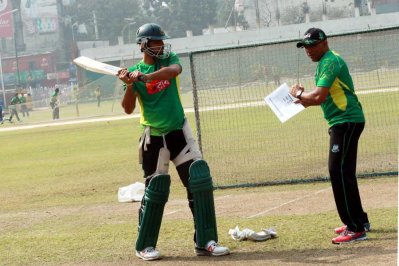 ব্যাটিং প্র্যাকটিসে মাশরাফি 