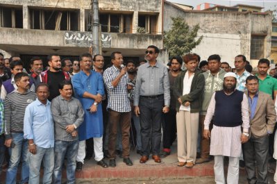 নেতাকর্মীদের মাঝে শামীম ওসমান