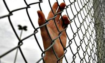নিজের হাত কেটে ইমামের সামনে হাজির করলো বালক