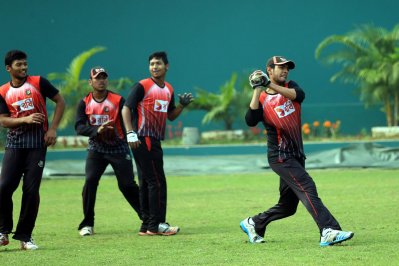 ফিল্ডিং অনুশীলনে সাইফ হাসান