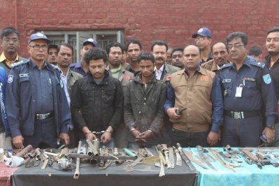 ময়মনসিংহে বিপুল সংখ্যক অস্ত্রসহ সাংবাদিক আটক
