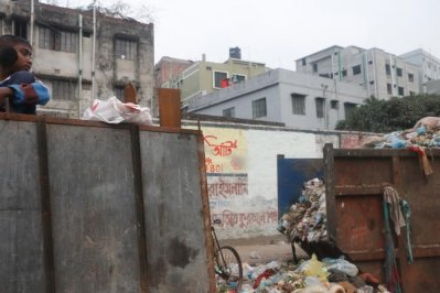 মিরপুর ৬০ফিট রাস্তায় পীরেরবাগ এলাকায় বিকেল চারটের ছবি
