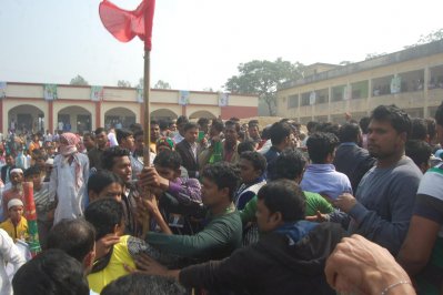 সেলিম ওসমানের সামনেই সংঘর্ষ
