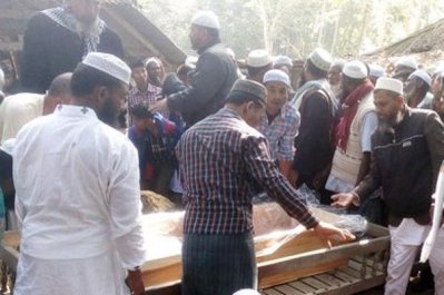 বাবার কবরের পাশে চিরনিদ্রায় সাংবাদিক আলতাফ মাহমুদ