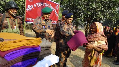তিস্তা নদীর চর এলাকায় শীতবস্ত্র বিতরণ