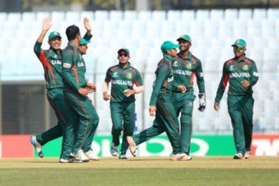 জয়ের সুবাস পাচ্ছে বাংলাদেশ