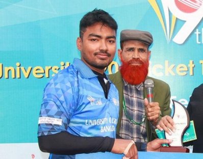 ইউল্যাব অধিনায়ক হাসানুজ্জামান।