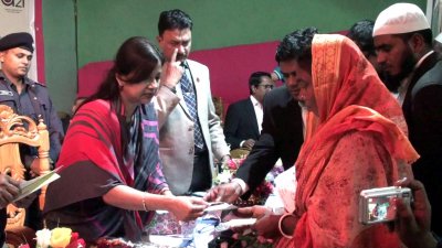  পোস্টাল ক্যাশ কার্ডের মাধ্যমে পরীক্ষামূলক ভাতা বিতরণ অনুষ্ঠান