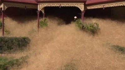 আক্ষরিক অর্থেই ঢেকে যাচ্ছে ঘরবাড়ি 