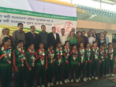 বাংলাদেশ মহিলা হ্যান্ডবল দলকে বৃহস্পতিবার সংবর্ধনা দিয়েছে বাংলাদেশ হ্যান্ডবল ফেডারেশন।
