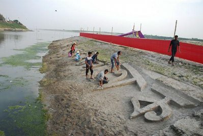 পদ্মার তীরে ভাষা আন্দোলন উপলক্ষে নান্দনিক শিল্পকর্ম