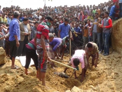 নিহত শিশুদের মরদেহ উদ্ধার করা হয় বিলের পাশ থেকে