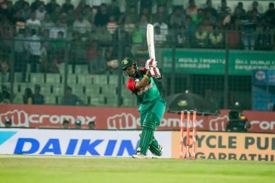 ঝড়ো ইনিংস খেলার পথে সাব্বির 