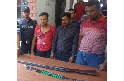 অস্ত্র ও গুলিসহ তিন অপহরণকারী