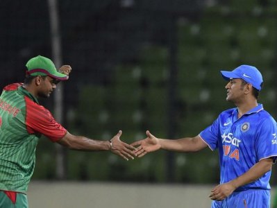 ধোনি ৬৫, মাশরাফি ৪১