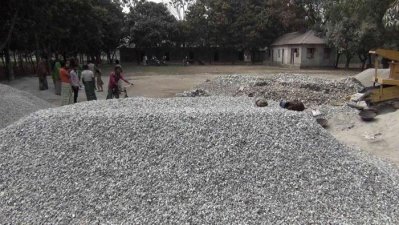কেন্দ্রের বাইরে