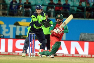 বিধ্বংসী ইনিংস খেলার পথে তামিম 