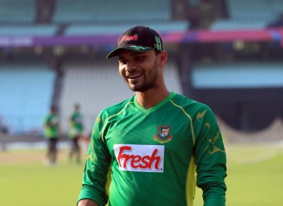 পাকিস্তানকেই ফেভারিট মানছেন মাশরাফি
