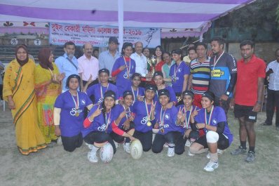 মহিলা কলেজ রাগবির শিরোপা জিতেছে ইডেন