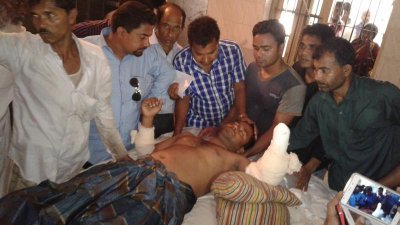 ভোলায় মেম্বার প্রার্থীর হাত কেটে নিয়েছে প্রতিপক্ষ
