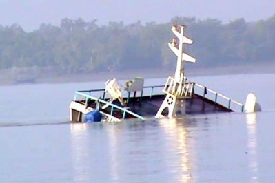 শ্যালা নদীতে কয়লাবোঝাই কার্গো ডুবি