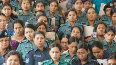 নারী পুলিশ 