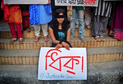 তনুকে ধর্ষণ ও হত্যার প্রতিবাদে ঢাবিতে মানববন্ধন-৩
