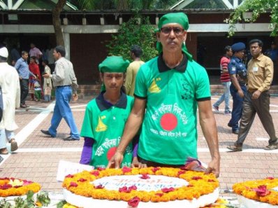 ৬০০ কিলোমিটারের দীর্ঘ পদযাত্রা শেষে বঙ্গবন্ধুর সমাধিতে পুষ্পস্তবক অর্পণ
