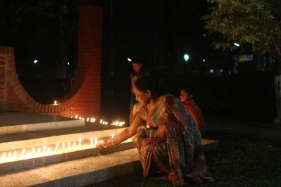 জগন্নাথ হলের পুণ্য মাটিতে শুয়ে আছেন দেশের শ্রেষ্ঠ মেধা (4)