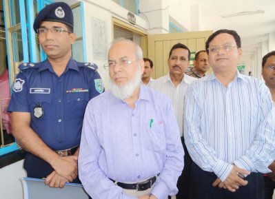 সাংবাদিকদের সঙ্গে আলাপচারিতায় নির্বাচন কমিশনার আবু হাফিজ