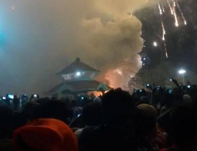 অগ্নিকাণ্ডে ধোঁয়ার কুণ্ডলি