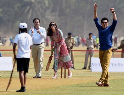 ক্রিকেট মাঠে প্রিন্স উইলিয়াম ও ক্যাট। সঙ্গে শচীন টেন্ডুলকার।