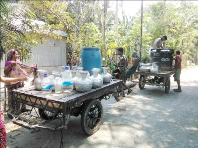 কলস আর গ্যালন ভরা পানি প্রতিদিন বিক্রি হয়