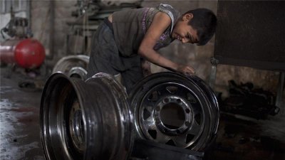 লেবাননে কাজ করছে এক সিরীয় শিশু