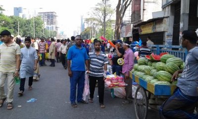 বসেছে খাবারের দোকানও