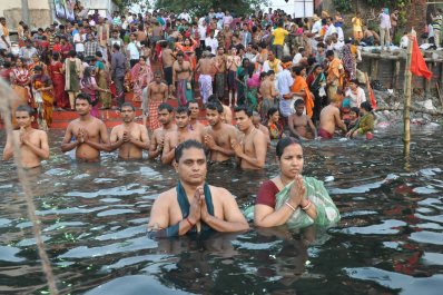 নারায়ণগঞ্জে অষ্টমী স্নানোৎসবে লাখো মানুষের ঢল