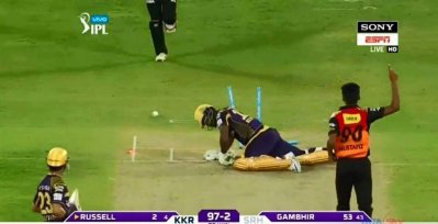 মুস্তাফিজের ইয়র্কারে ভূপাতিত আন্দ্রে রাসেল