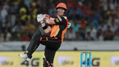৫৯ বলে ৯০ রানের দুর্দান্ত ইনিংস খেলে সানরাইজার্সের জয়ের নায়ক ডেভিড ওয়ার্নার