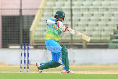 দুর্দান্ত ইনিংস খেলার পথে তামিম 