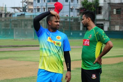 বৃহস্পতিবার মিরপুর একাডেমিতে তামিম-মাশরাফির খুনসুটি