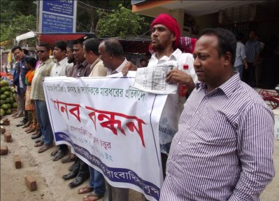 দীপ্ত টিভির সাংবাদিকদের ওপর হামলার প্রতিবাদে ব্রাহ্মণবাড়িয়ায় মানববন্ধন