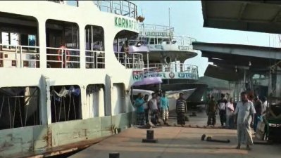 ভোলায় নৌ ধর্মঘটে অলস সময় কাটাচ্ছে নৌ শ্রমিকরা