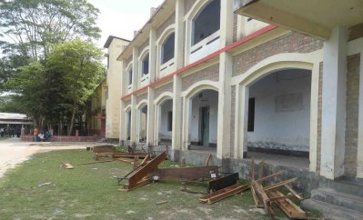 এইচএসসি&rsquo;র কেন্দ্রে পরীক্ষার্থীদের তাণ্ডব