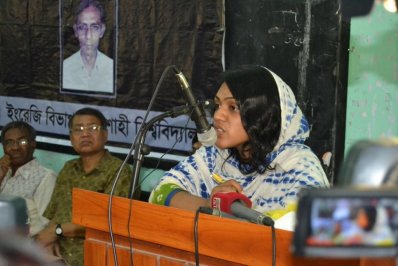 রাবিতে অধ্যাপক রেজাউল স্মরণসভায় বক্তব্য রাখছেন তার মেয়ে রিজওয়ানা হাসিন শতবি