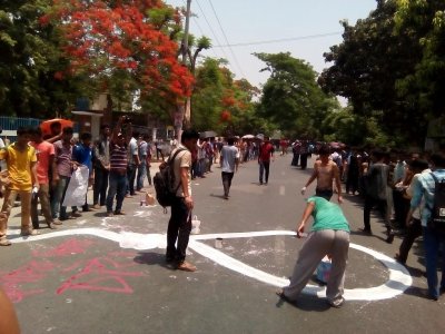 বিচারের দাবিতে এক ঘণ্টা সড়ক অবরোধ, বুধবার চার ঘণ্টা অবরোধের ঘোষণা