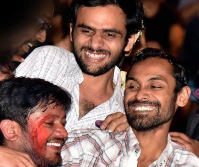 জেল থেকে জামিনে মুক্তির পর কানহাইয়া-উমর-অনির্বাণ